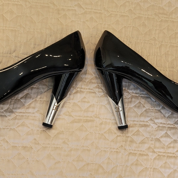 Like New CHANEL Black Heels - Picture 8 of 16